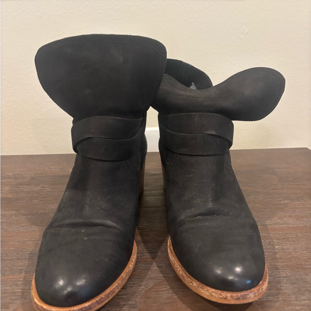 Stylish Black Women's UGG Boots